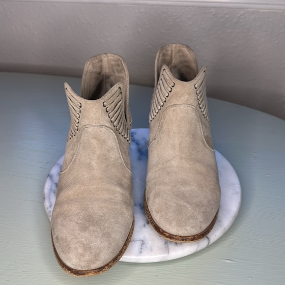 VINCE CAMUTO SUEDE OPEN ANKLE BOOTS (8.5) - Picture 4 of 8